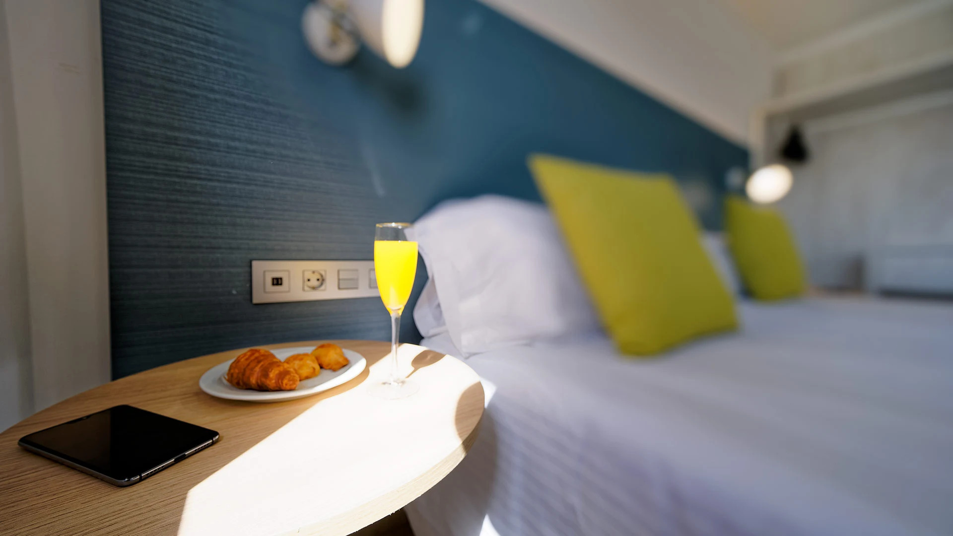 Отель Broncemar Beach Suites