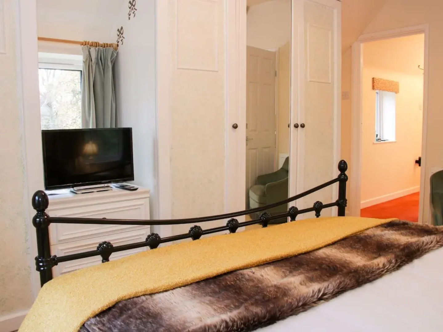 Cream Door Cottage, Kidderminster