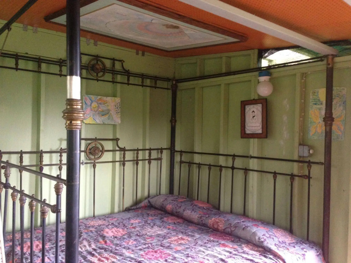 Hedonisia Hawaii Eco-Hostel Community