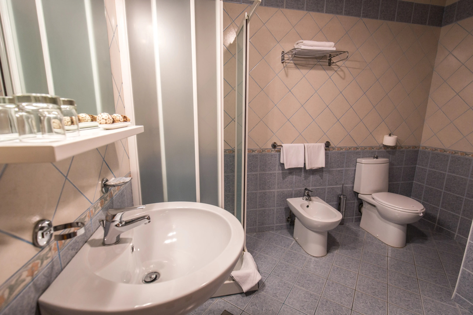 Splendid Golden Rocks Resort