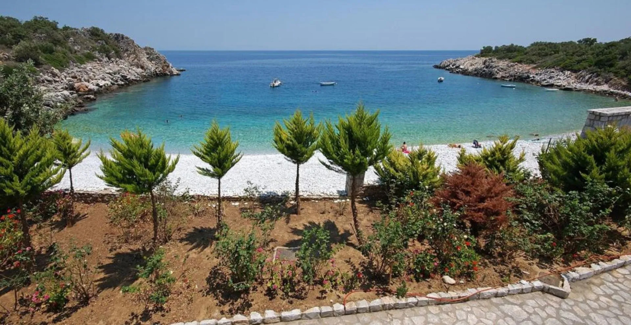 Lalloudes Seaside Accommodation