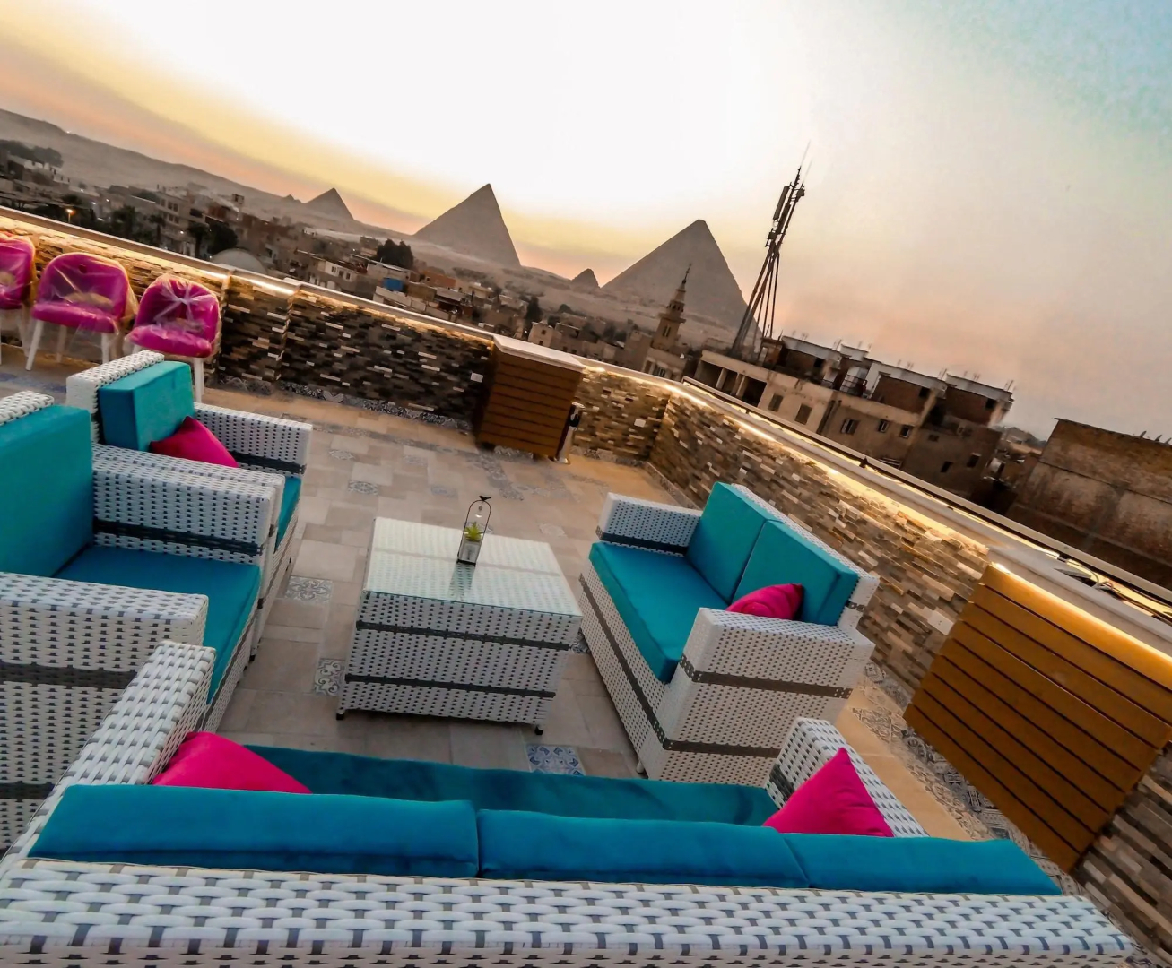 Pyramid Edge Hotel & Exclusive Pyramids View Rooftop