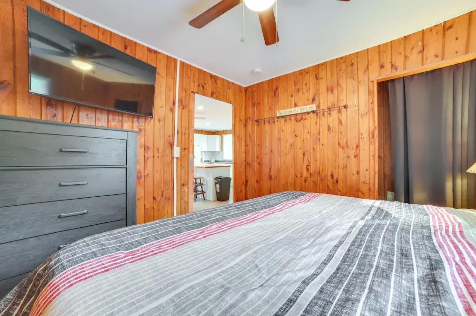 Quiet Family Home w/ Yard < 1 Mi to Houghton Lake!