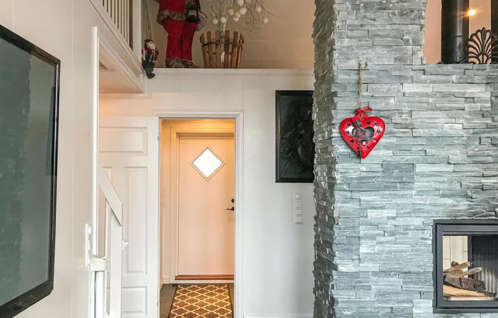 Stunning Home in Stadlandet With 4 Bedrooms and Jacuzzi