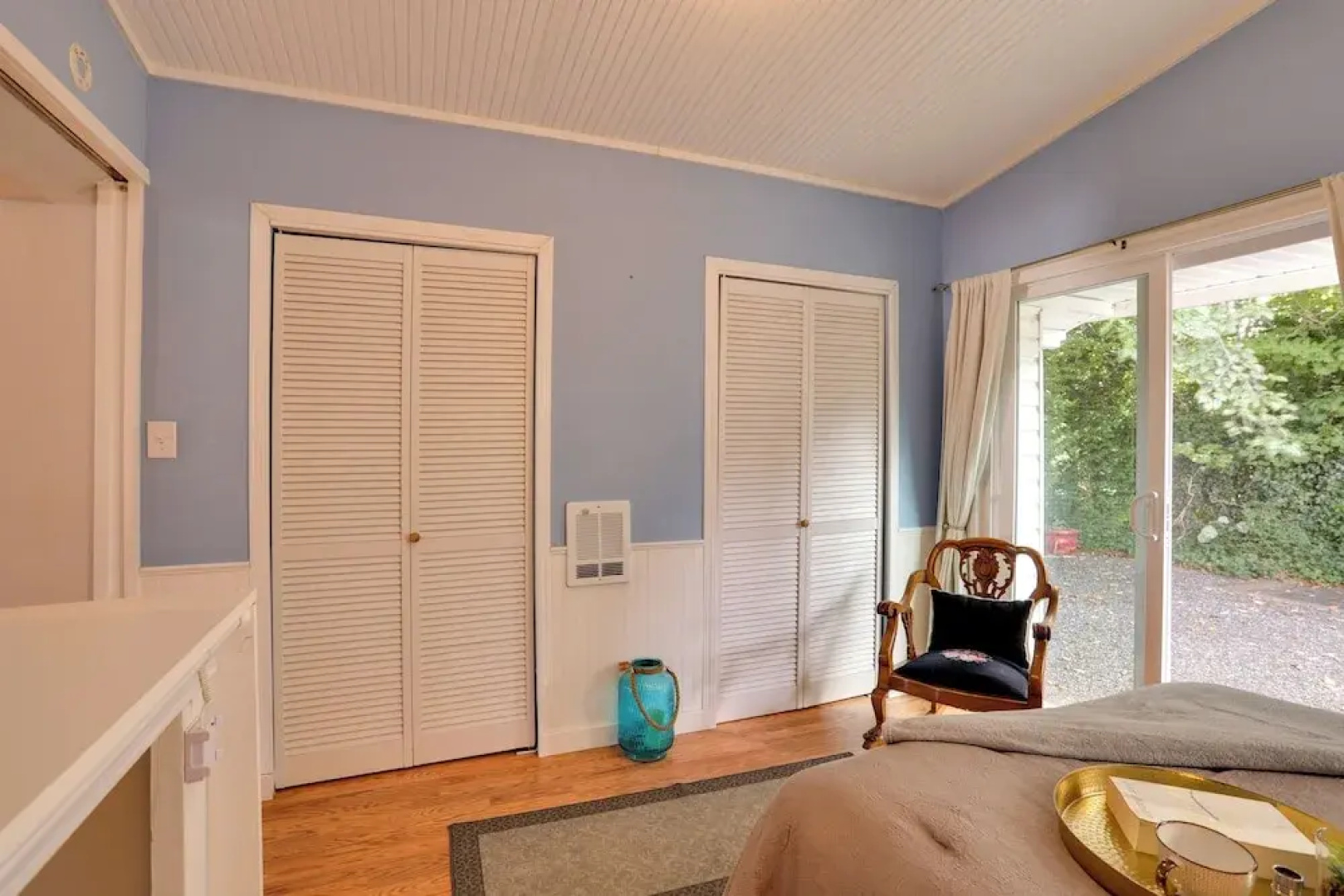 1 Mi to Birch Bay SP! Cozy Cabin w/ Pool Access