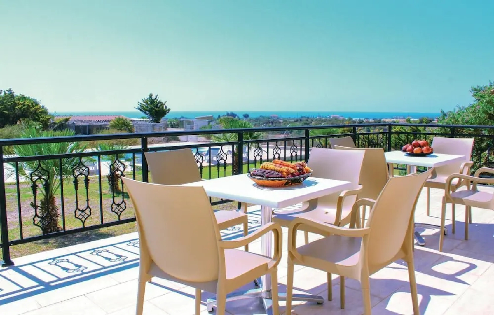 Beautiful Home in Maroni Lamaka With Wifi and 4 Bedrooms