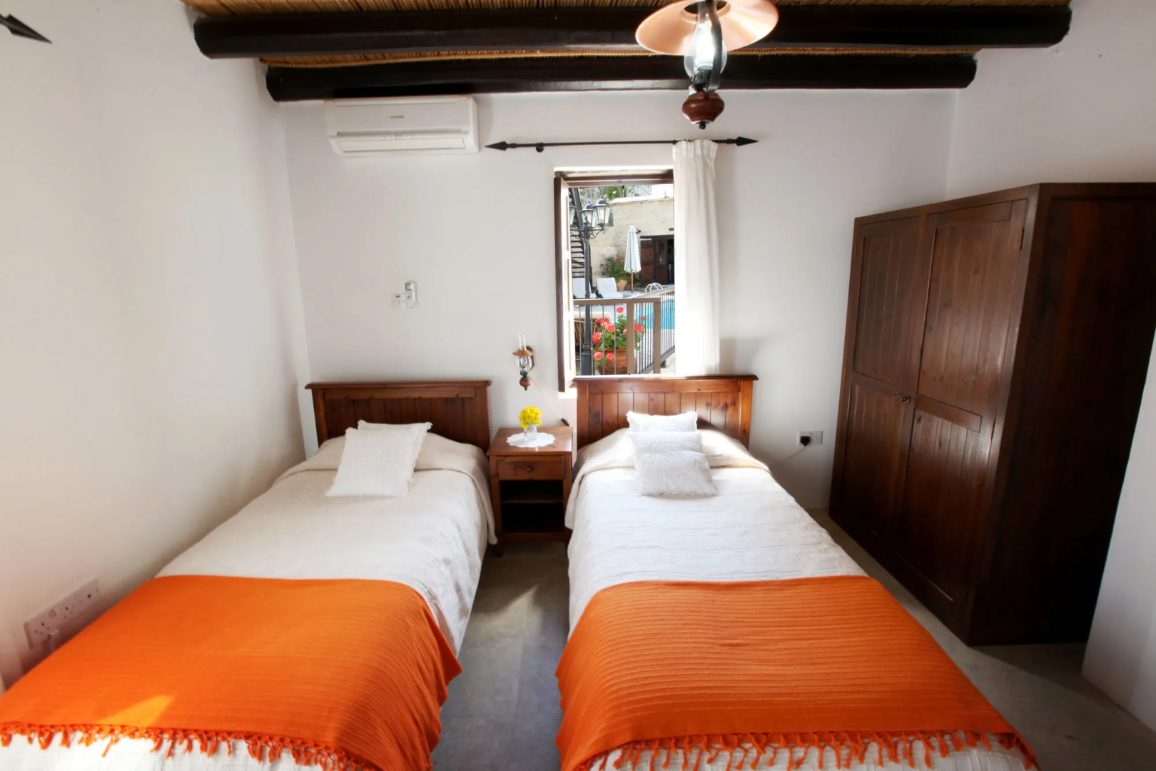 Leonidas Village Houses