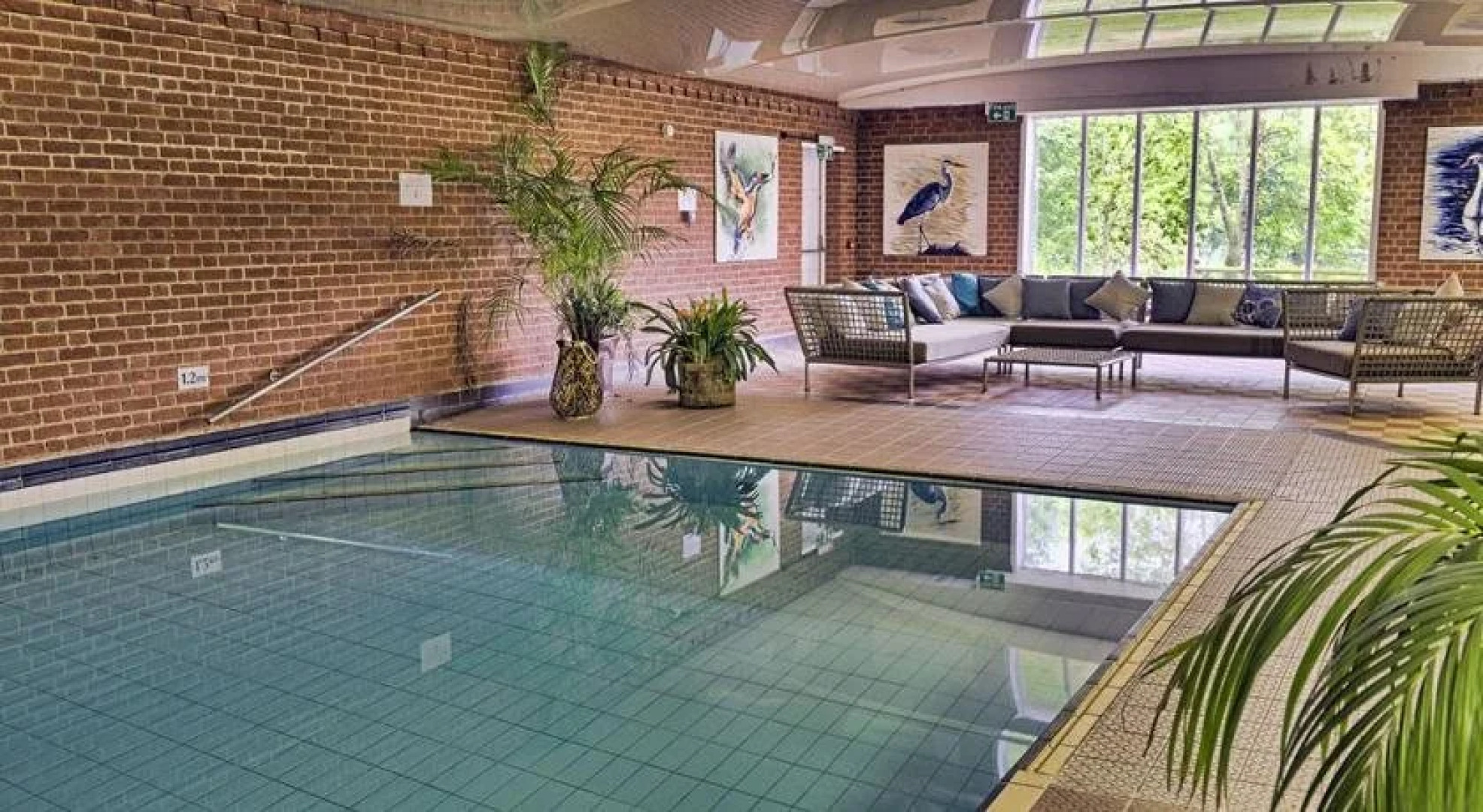 Cadmore Lakeside Hotel