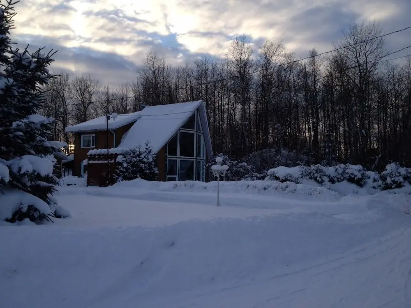Chalet With 2 Bedrooms in Mashteuiatsh, With Wonderful Lake View