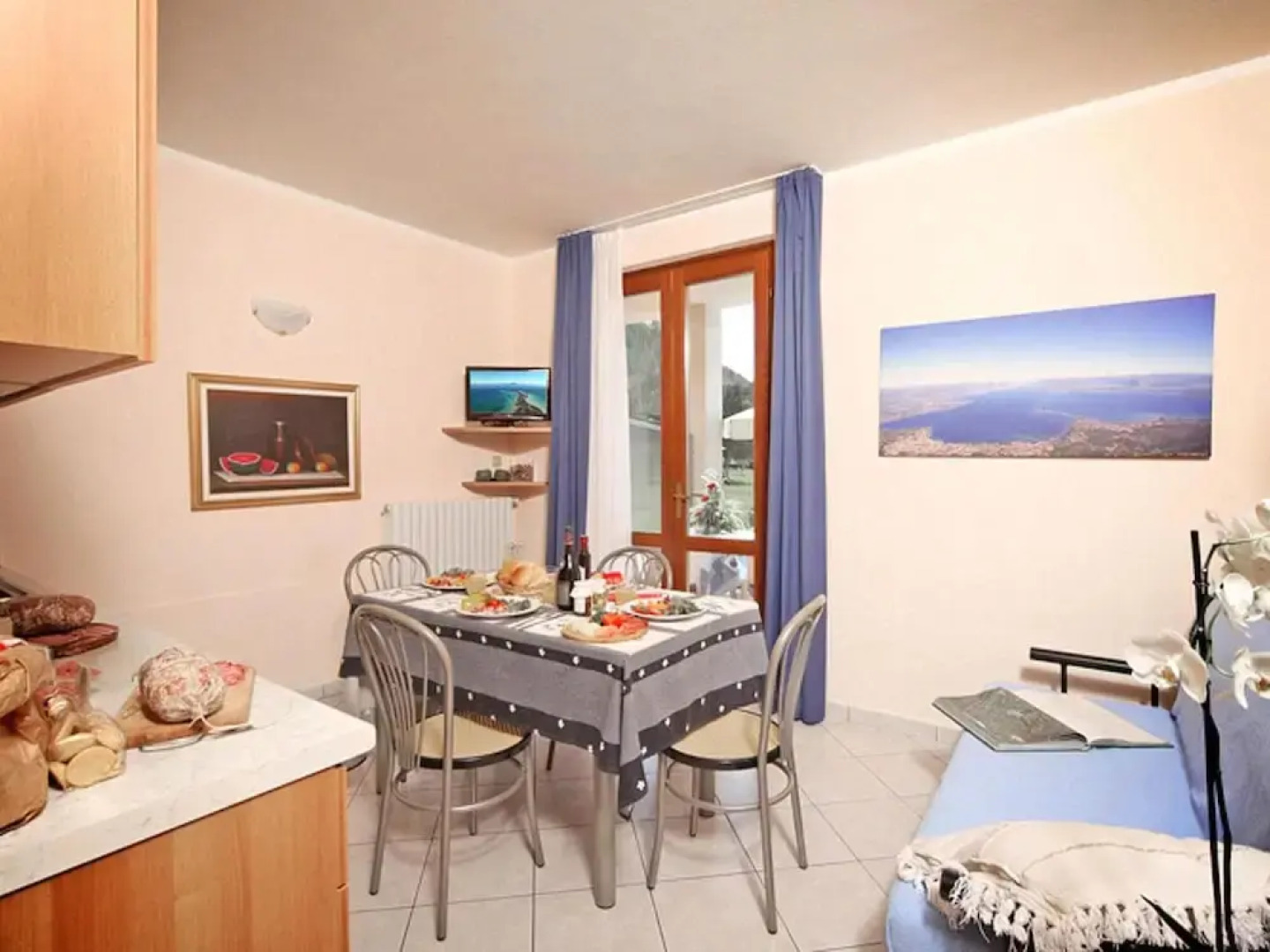 Lake Garda, Beautiful Residence Features Many Facilities