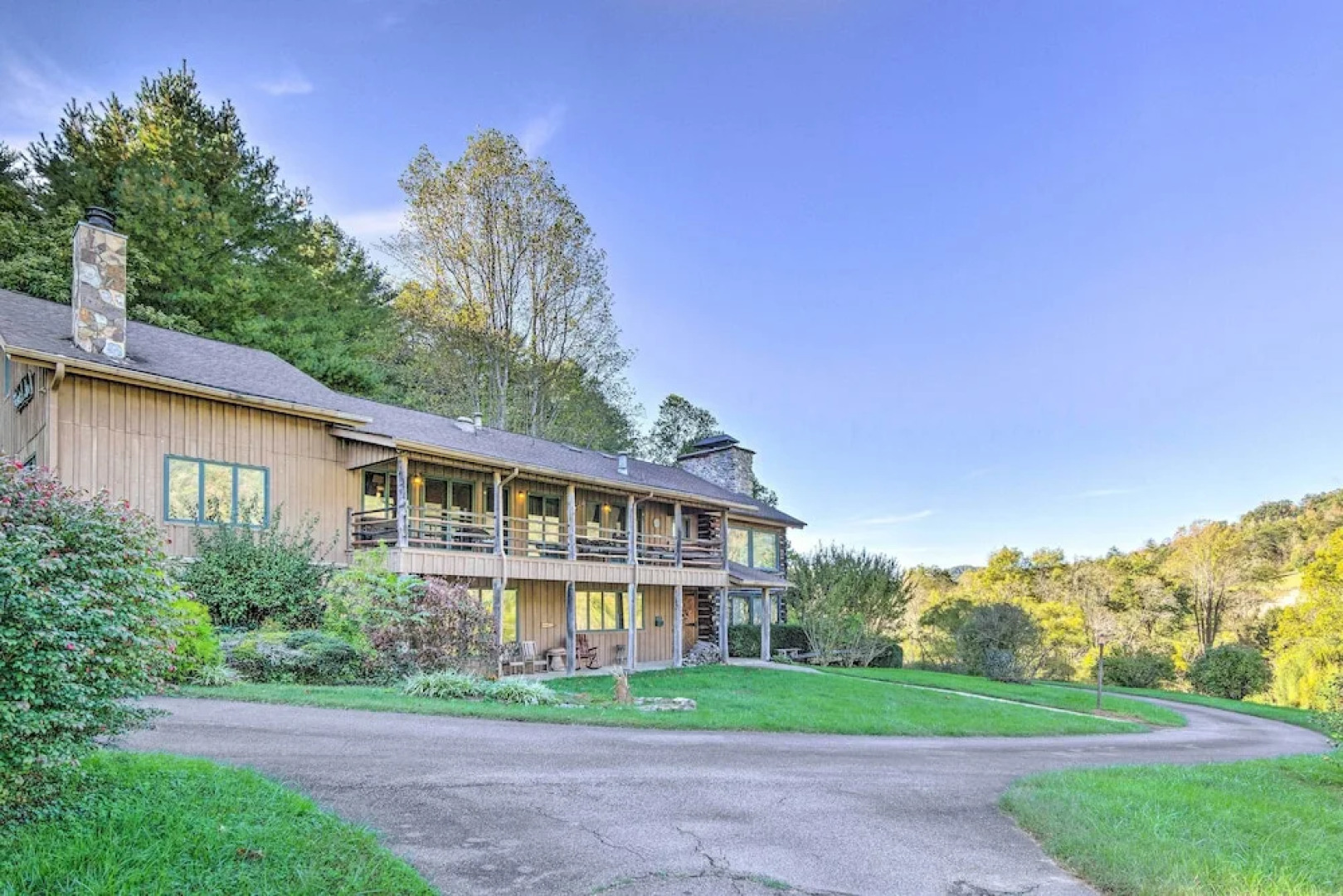 River Access + Mtn Views: Cullowhee Lodge!