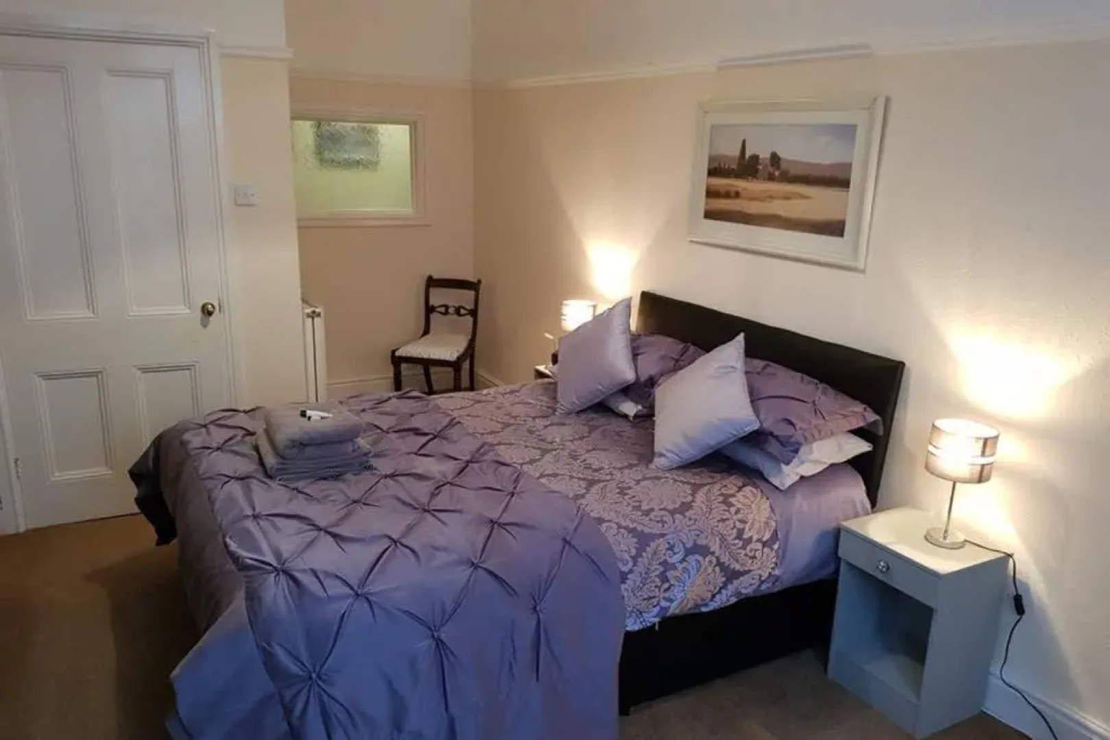 Spacious & Cozy Mid Wales Town Centre Apartment, With Bike Storage