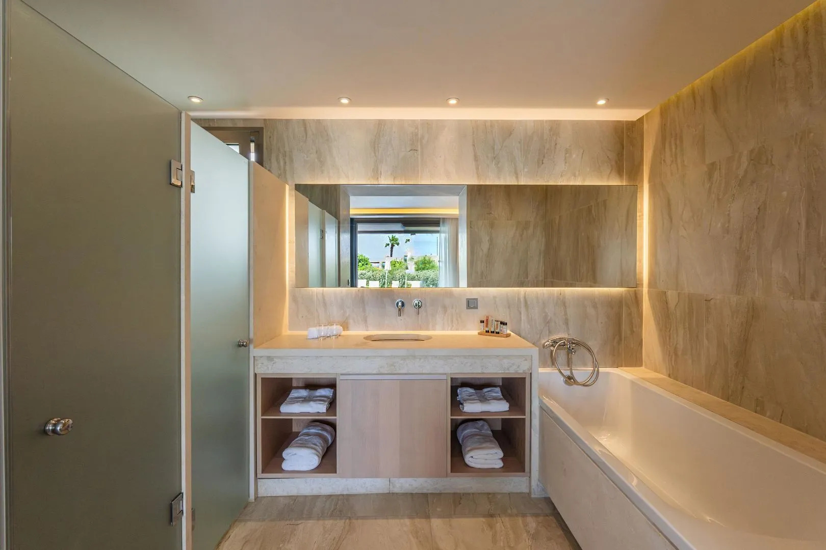 Almуros Beach Resort and Spa