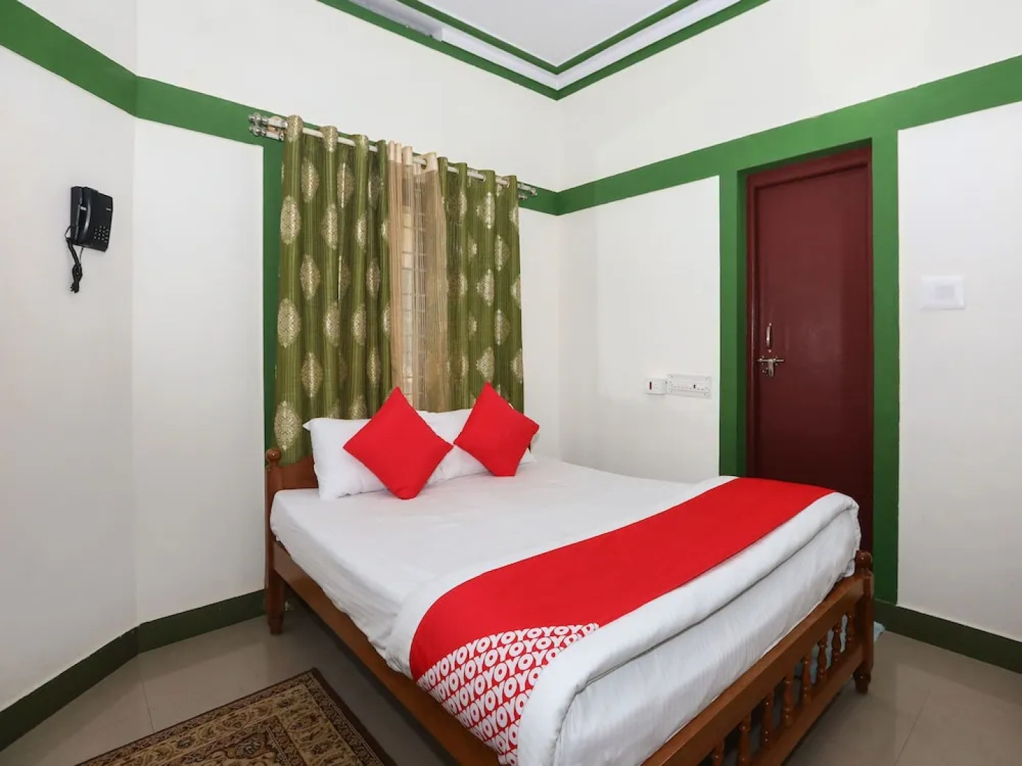 OYO 7030 Four Seasons