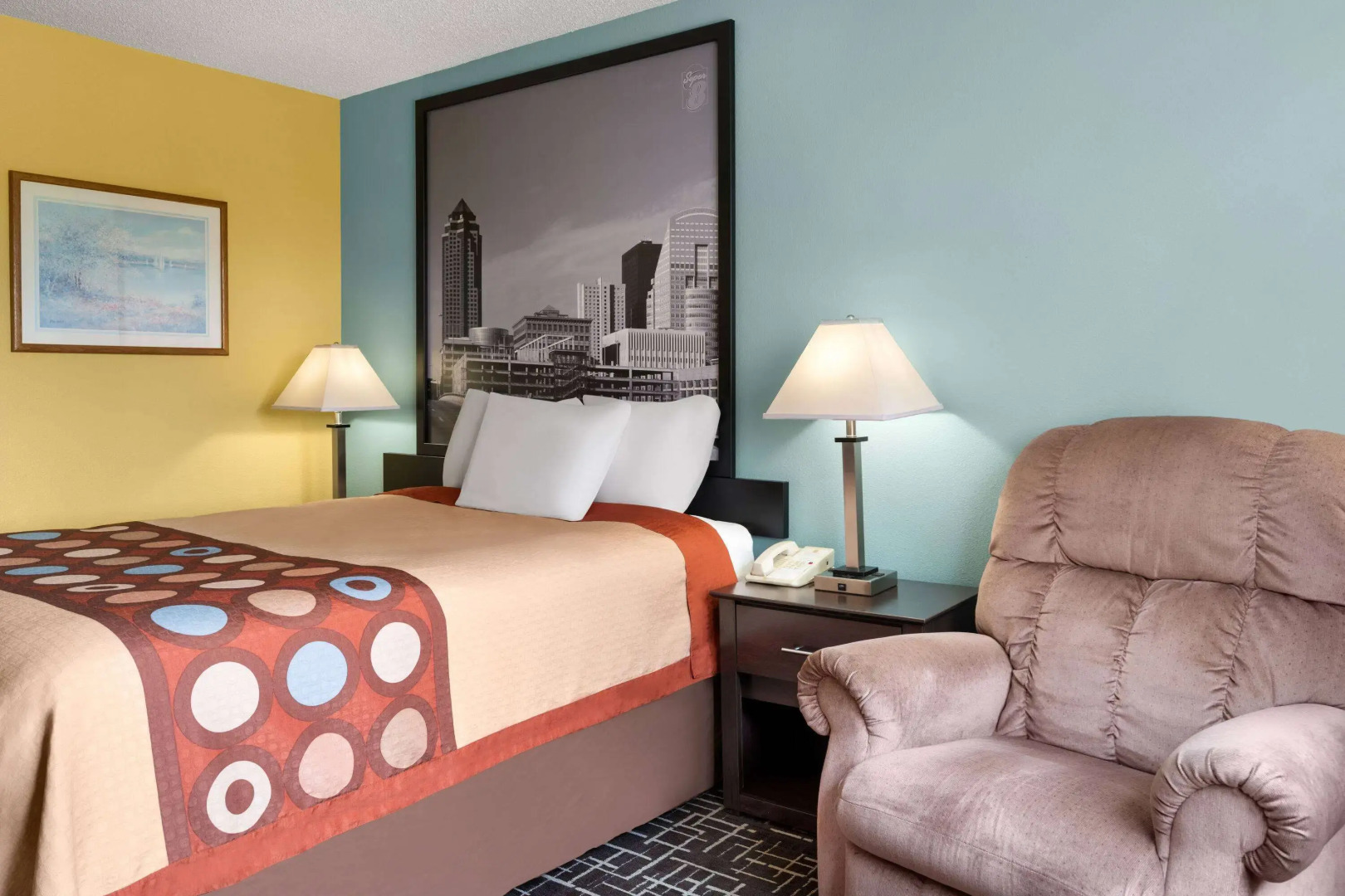 Super 8 by Wyndham Dyersville near Field of Dreams