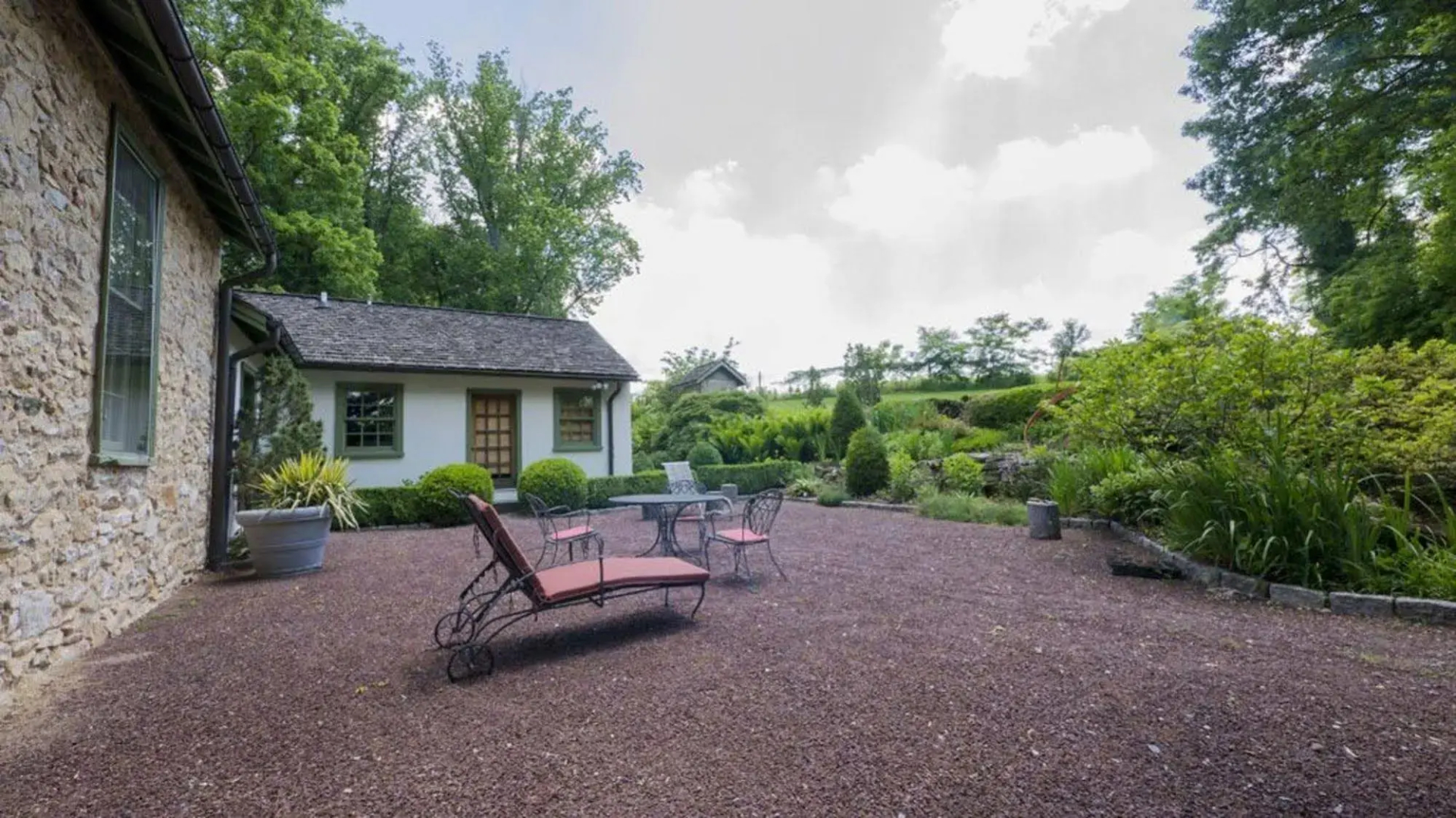 The Buck School Inn