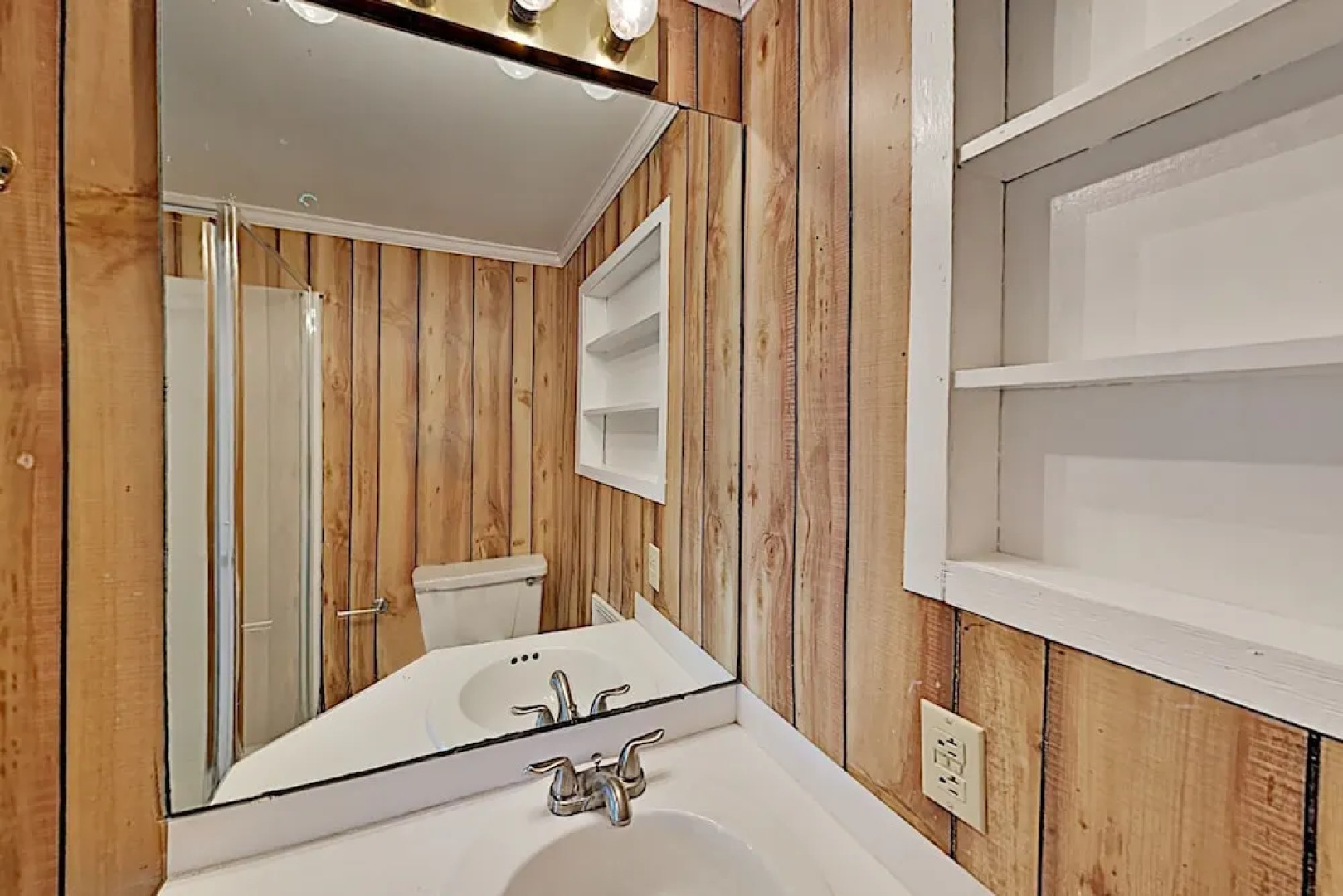 612sunny 2 Bedroom Home