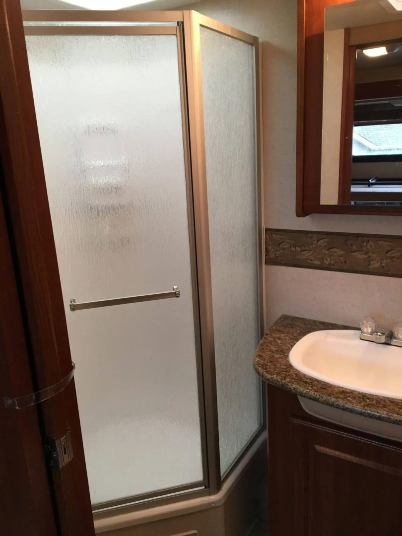 Royalty Maples Motel & Cottages