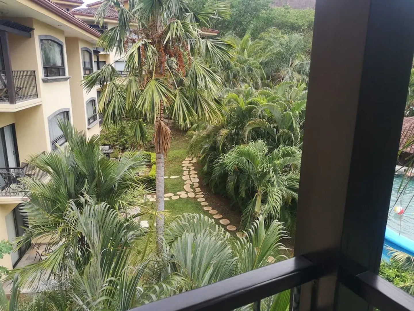 The Oaks Tamarindo Condominiums 200 mbs Internet