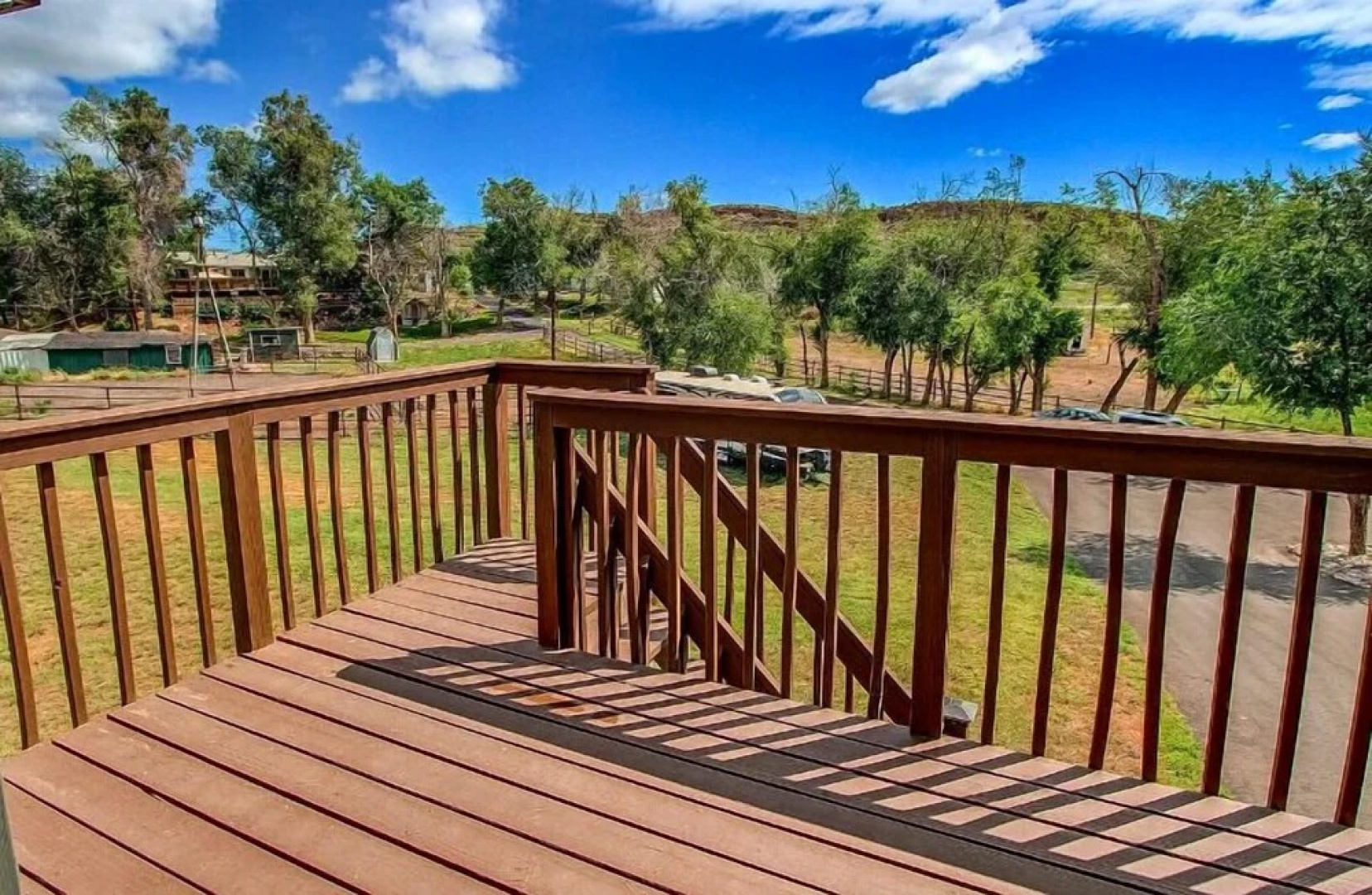 Hidden Valley Retreat. Foothill views. Large Yard!