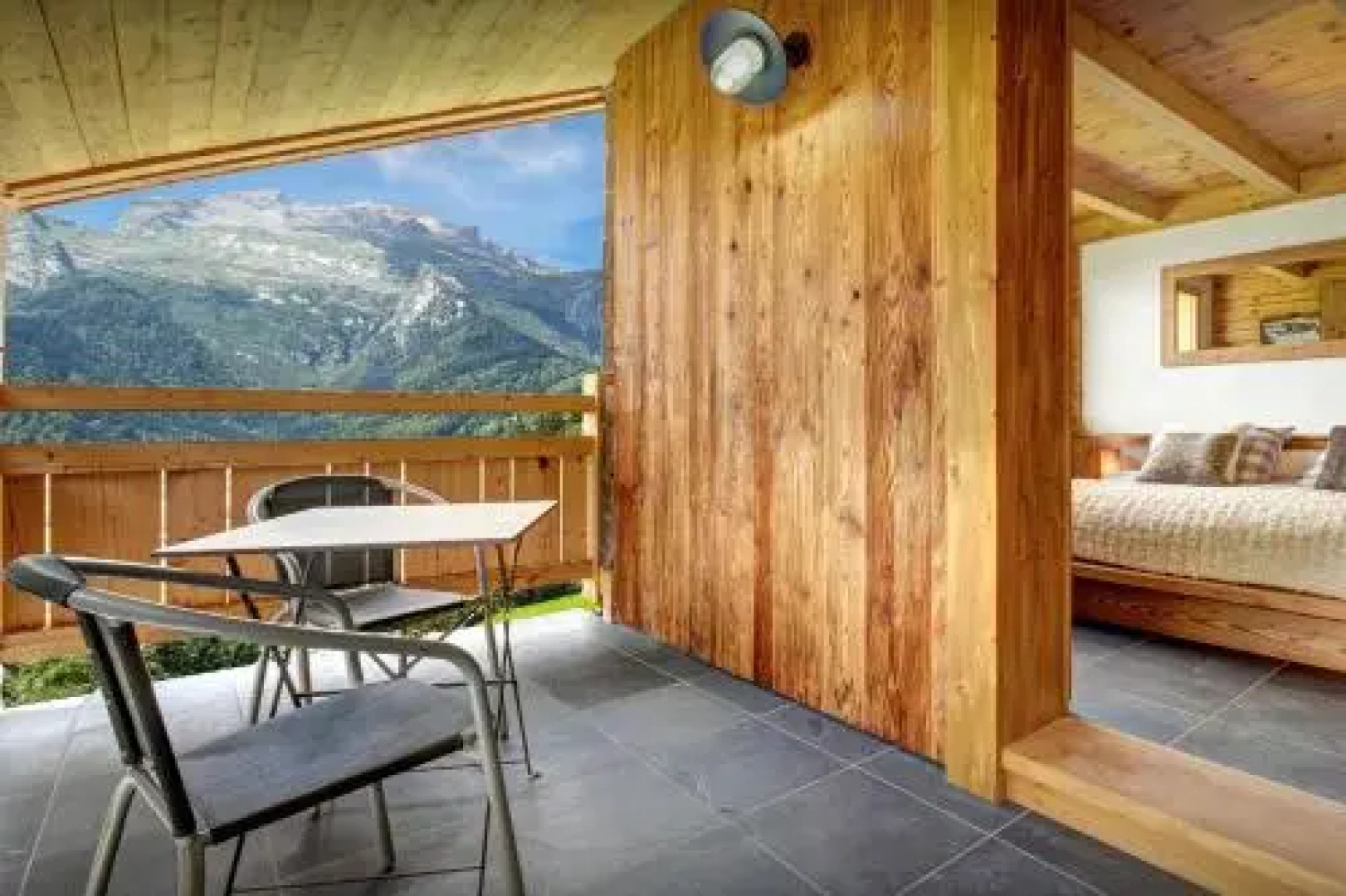 Chalet Ladroit - OVO Network
