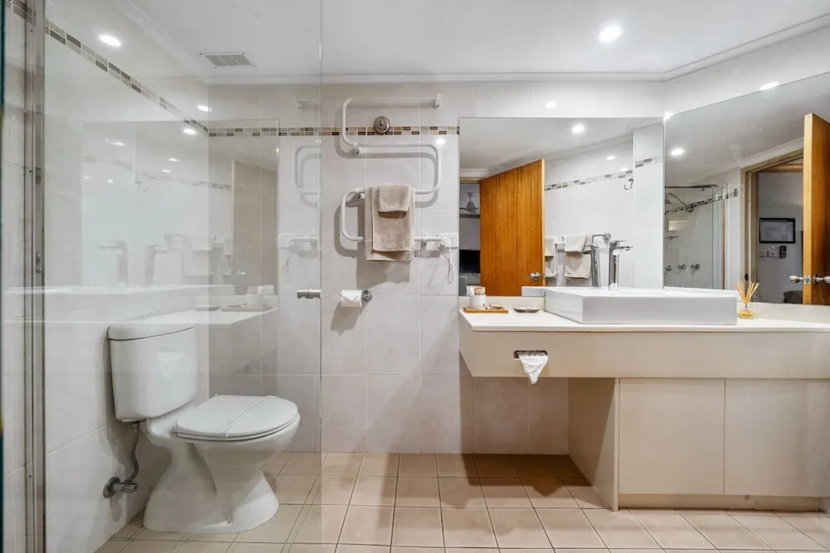 Oasis Inn Ulladulla - Guest 18 Years and Older