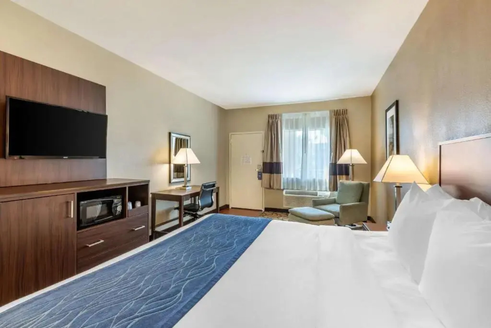 Clarion Inn & Suites Orange County John Wayne Airport