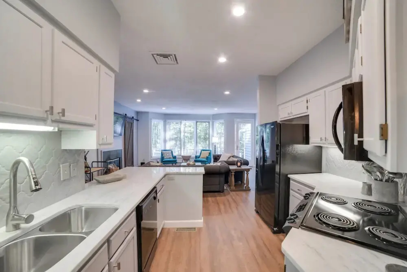 Lovely Condo w/ Deck, 1 Mi to Wintergreen Resort!