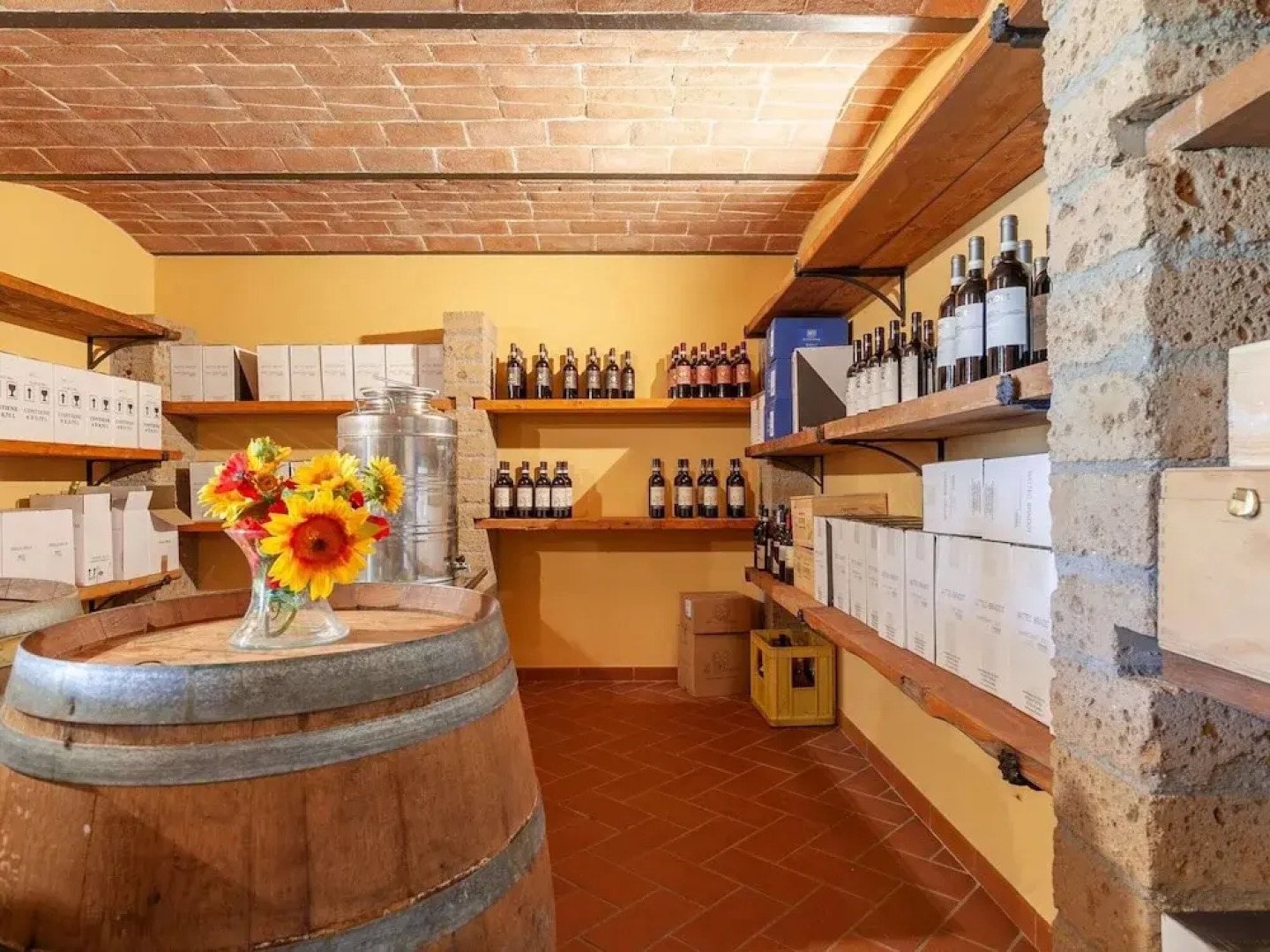 Tuscan Farmhouse in Peccioli with Swimming Pool near Lakes