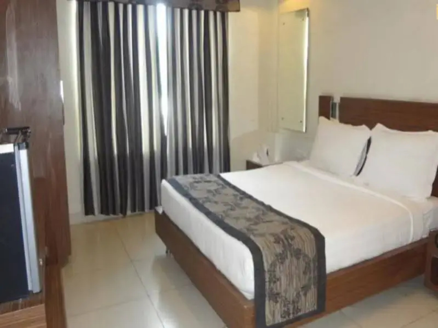 Hotel Sheela Shree Plaza