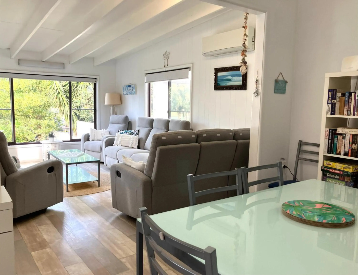 Shellharbour Beach Cottage - walk onto Patrolled beach with flags in summer