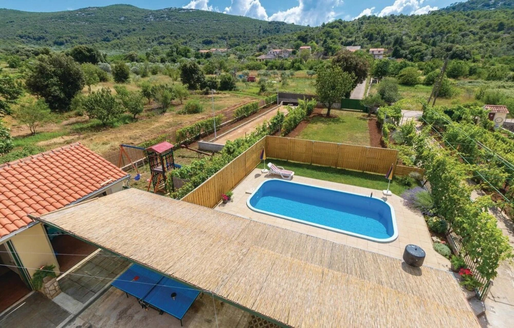 Beautiful Home in Banj With Wifi and 5 Bedrooms