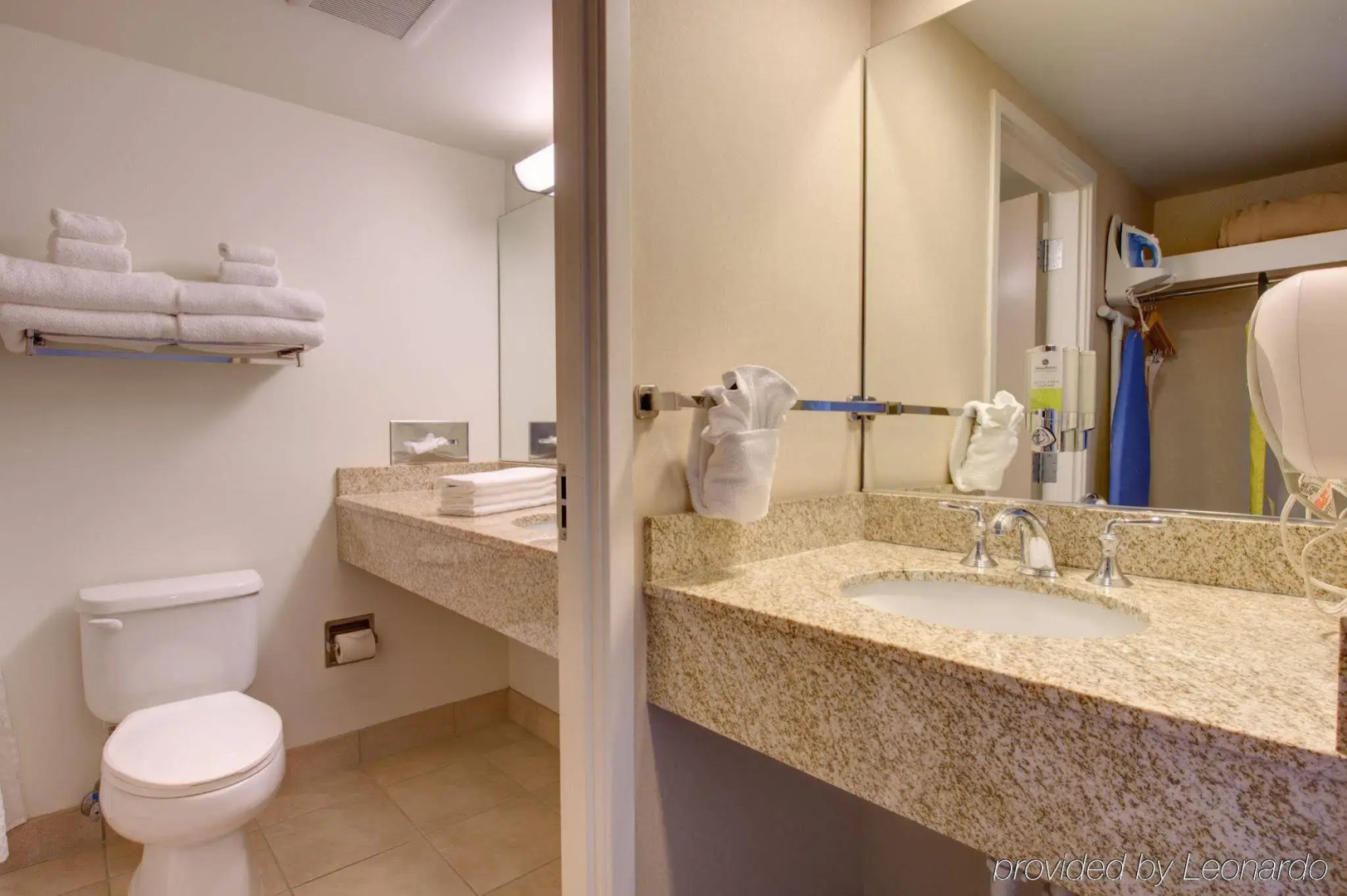 Staypineapple, University Inn, University District Seattle