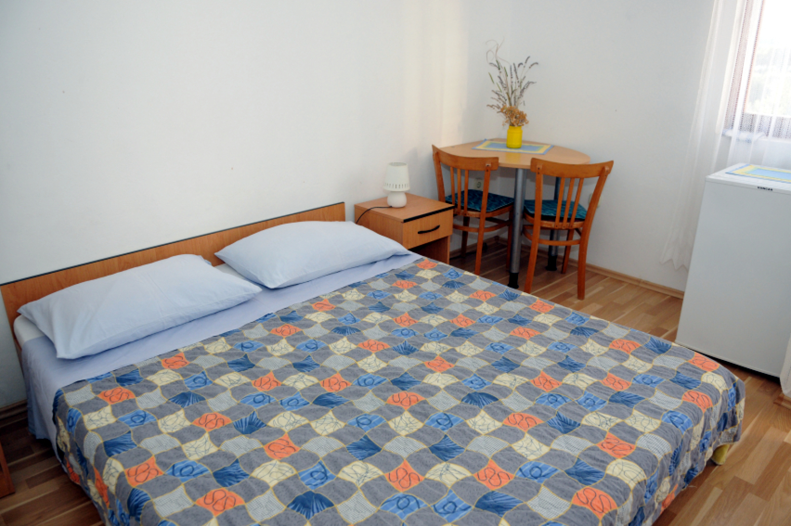 Room Port - great loaction and free parking: R2 Mala Murter, Island Murter