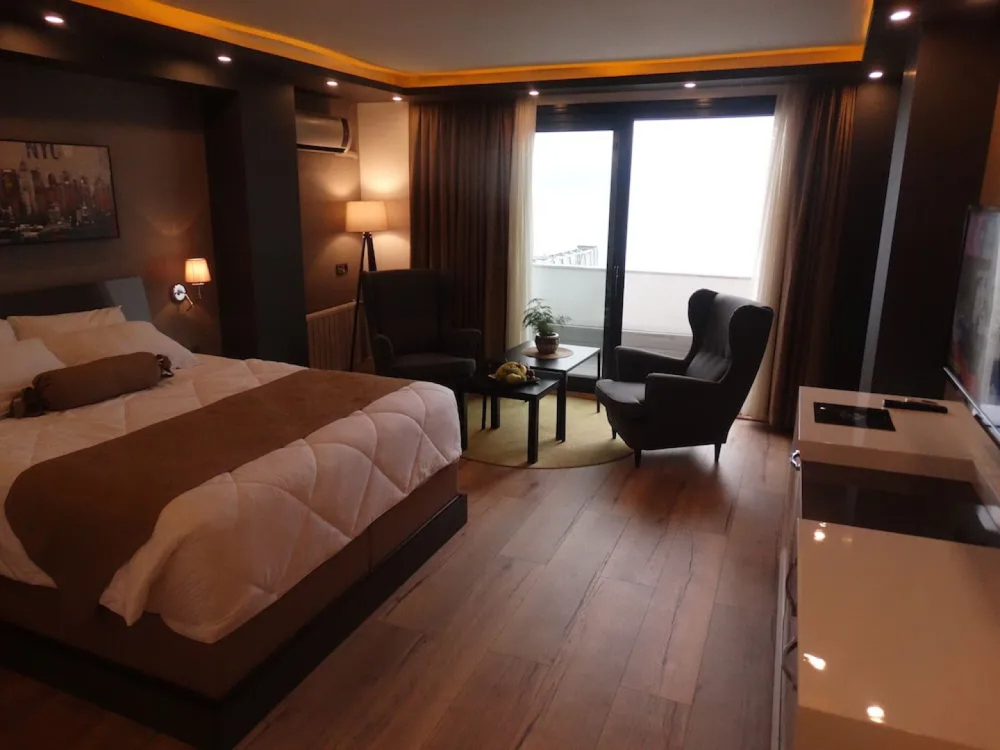 Yakamoz Hotel & Restaurant