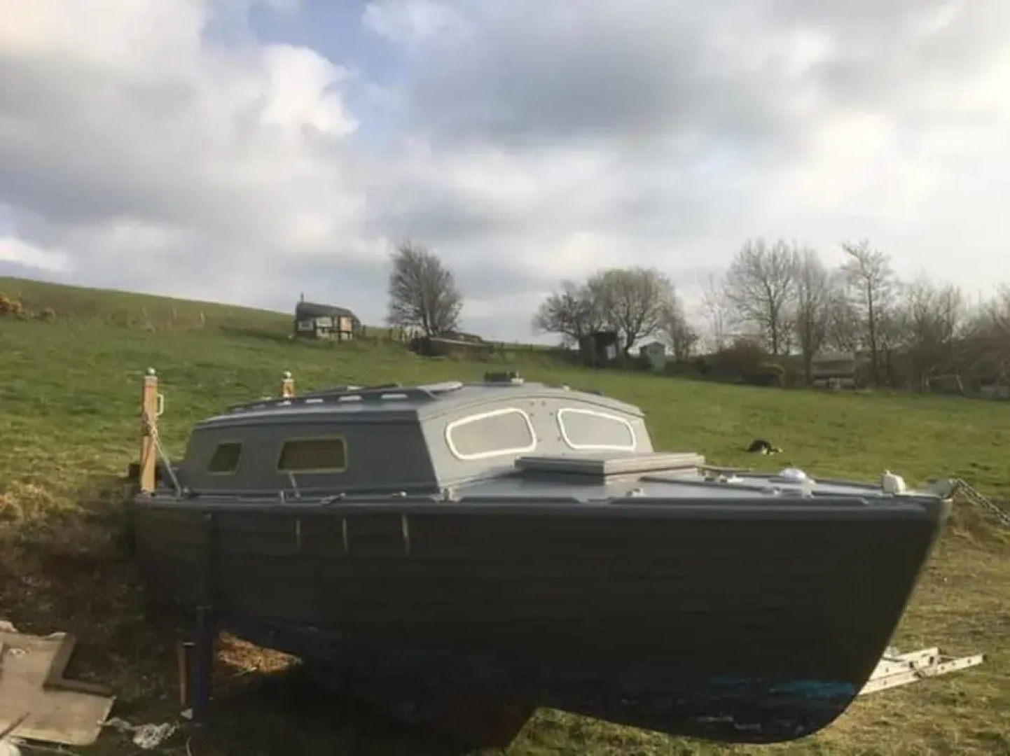 Boatel No. 2 'madrigal'