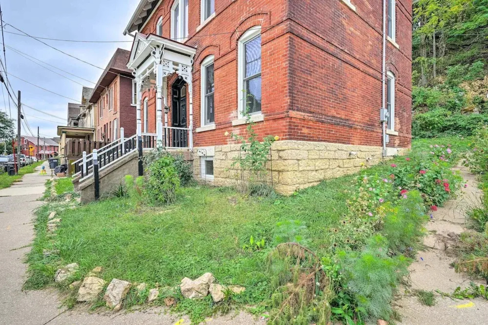 < 1 Mi to Downtown: Historic Dubuque Gem!