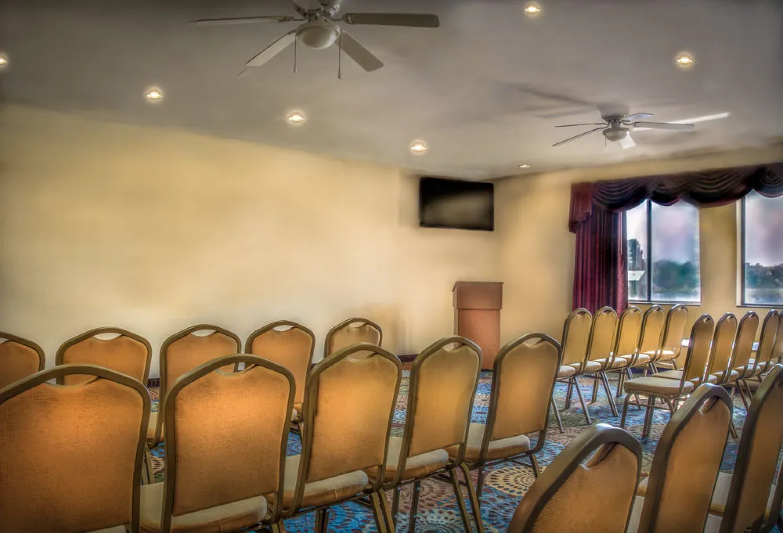 Holiday Inn Express & Suites South Haven