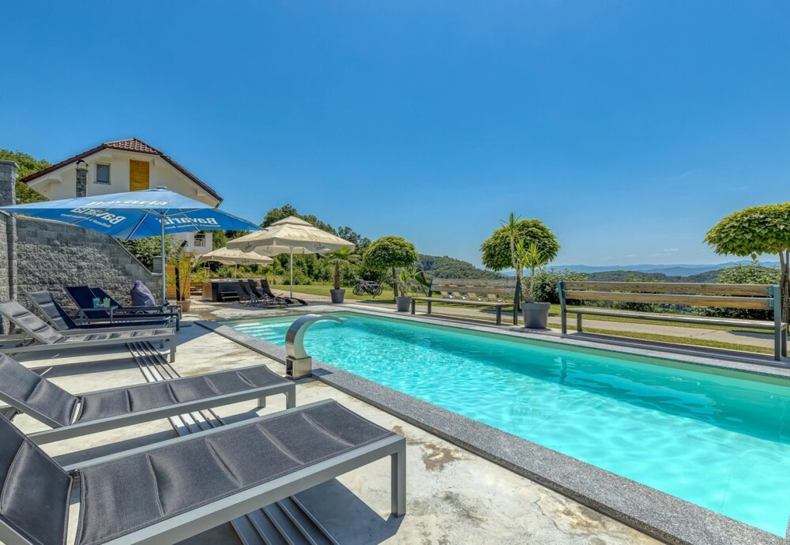 Pool & Whirlpool Villa Art Three