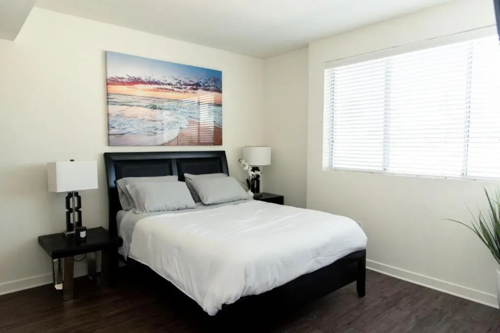 Santa Monica 2 Bed/ 2 Bath