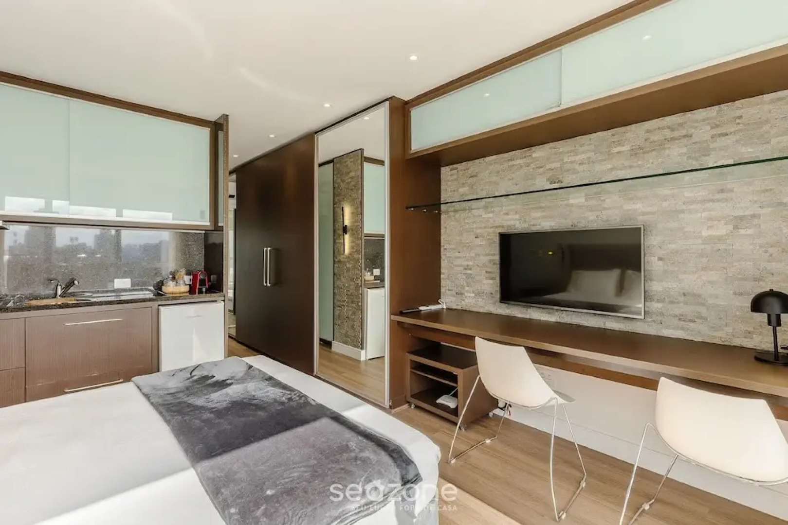 Studio in Condominium With Pool and Gym Nwc1510