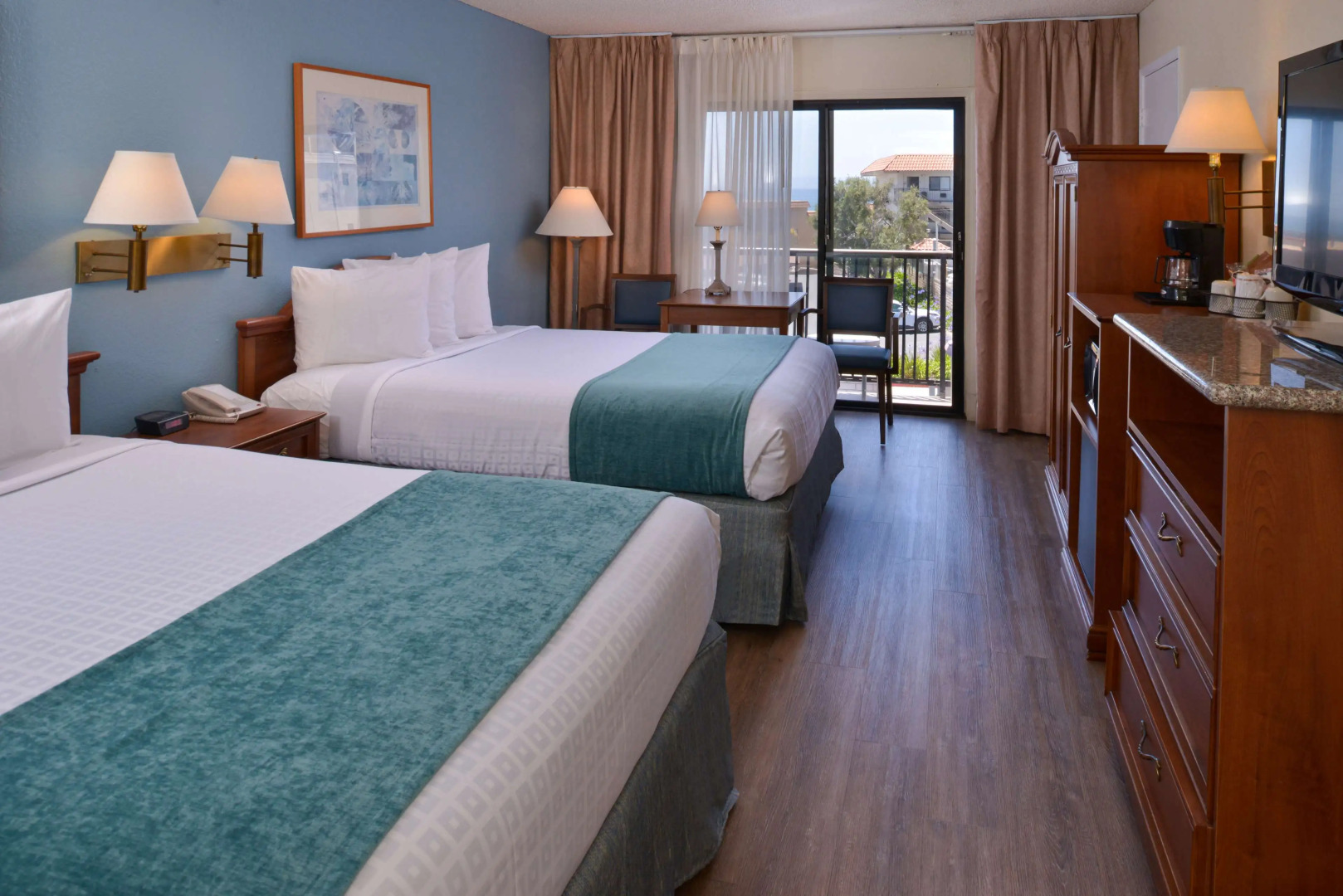 Edgewater Inn And Suites