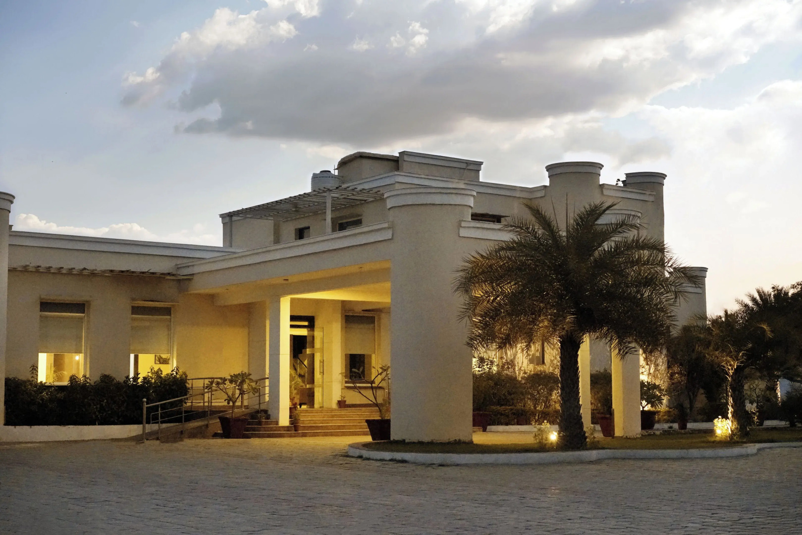 TreeHouse Sunrise Resort & Caravan Park