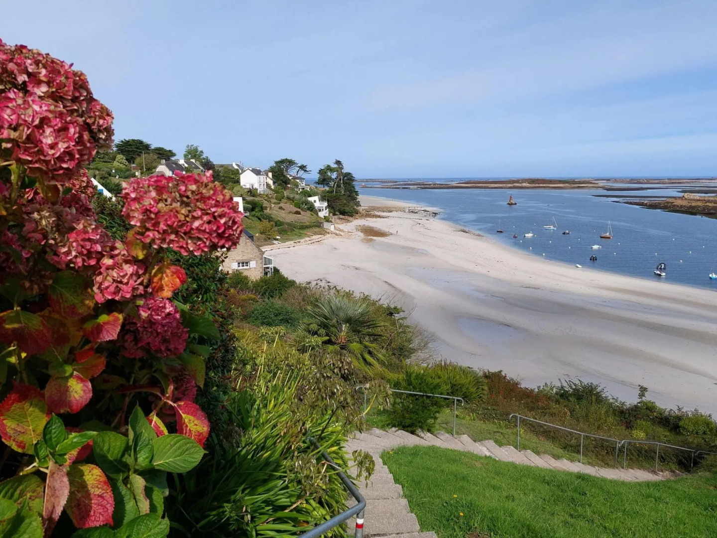 Breton holiday home in a quiet location near the beach