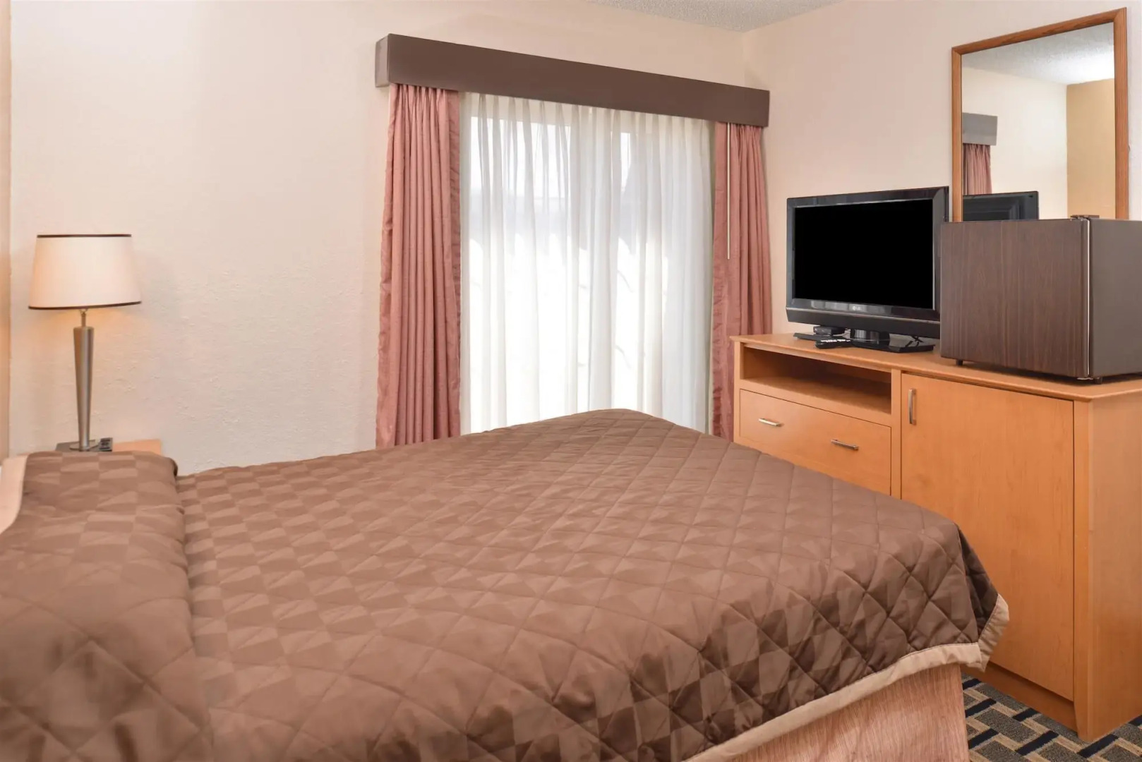 Americas Best Value Inn & Suites St. Cloud