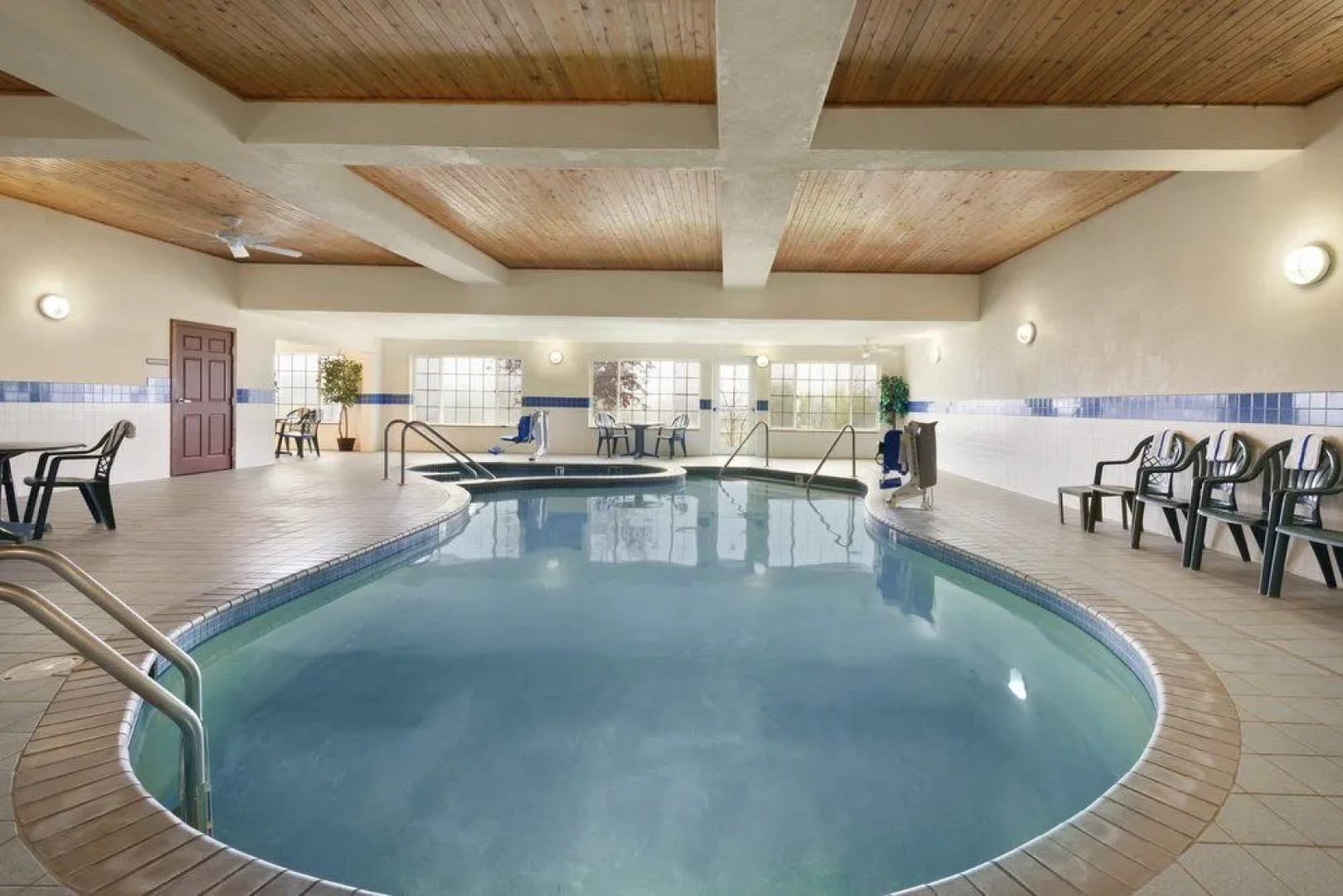 Country Inn & Suites By Carlson, West Bend, WI