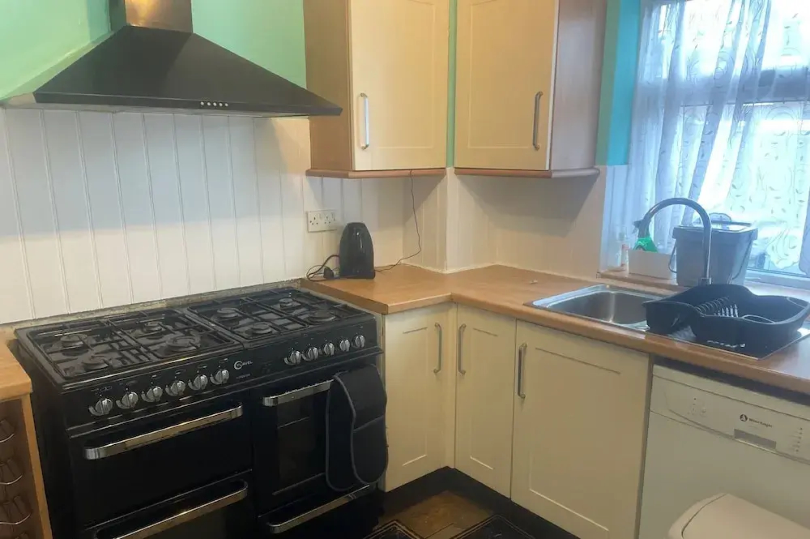 Elegant 3Br w/ Free Parking, Garden, Pet Friendly