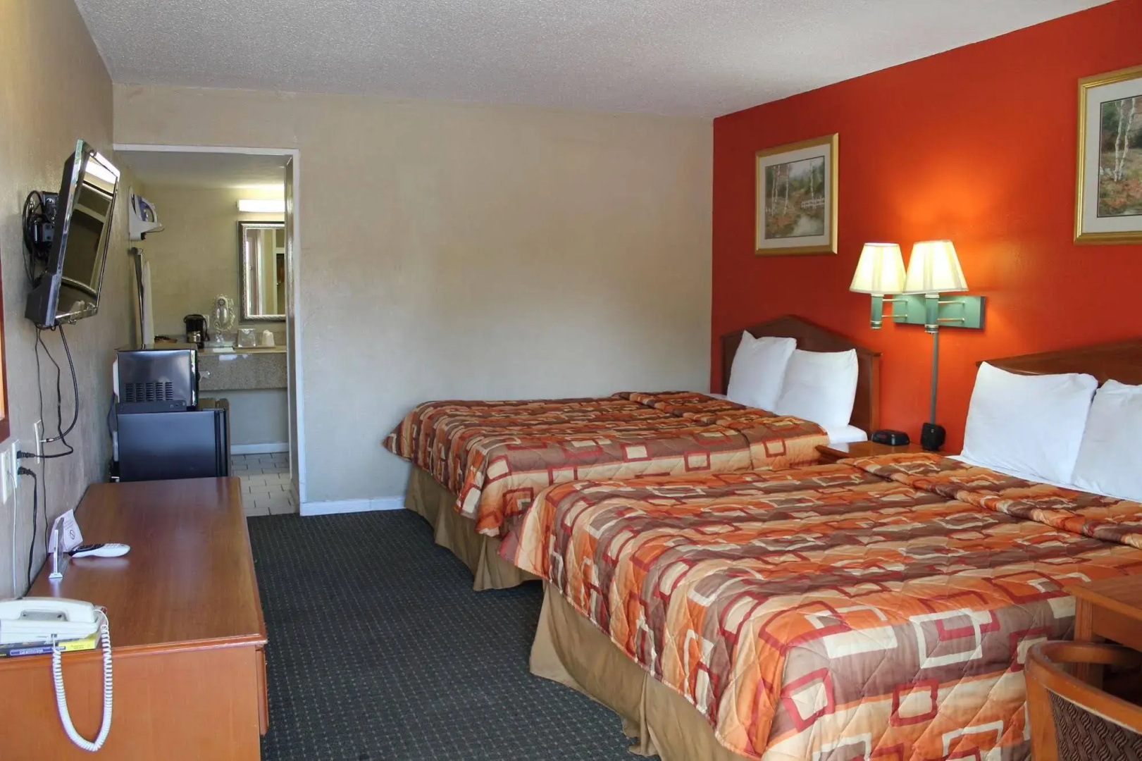 Continental Inn & Suites Nacogdoches TX / SFA  University/Downtown