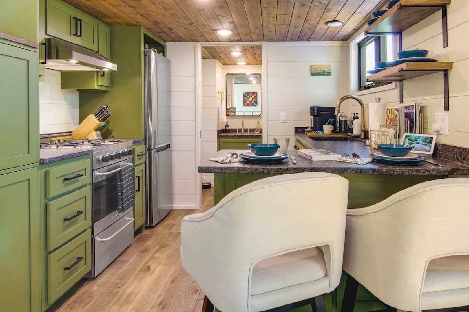 Upscale + Modern Tiny Cabin on Cane River!