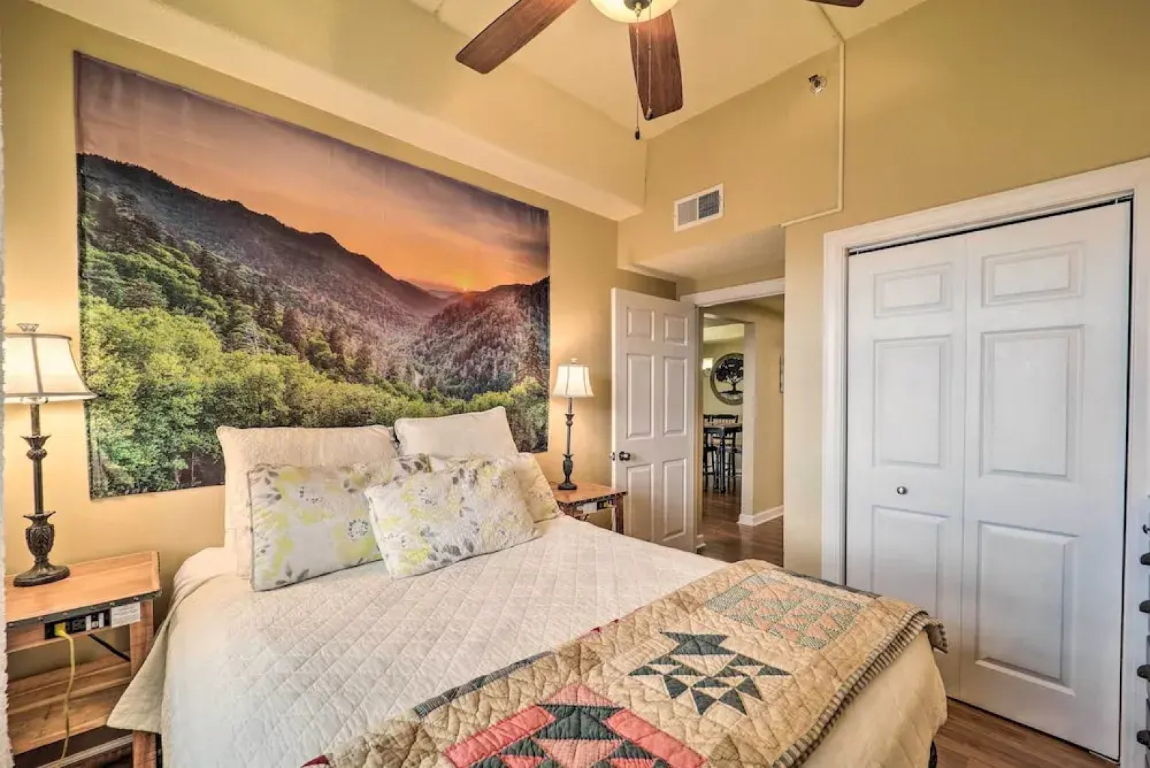 3 Mi to Sugar Mountain Resort: Condo w/ Balcony!